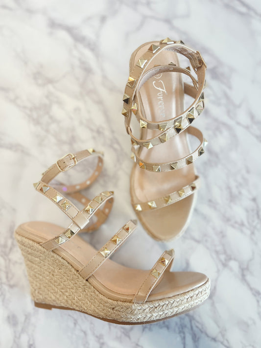 Studded Wedge